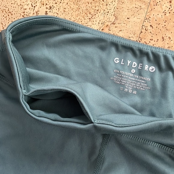 GLYDER Green Cropped Leggings: Moss - Picture 6 of 8